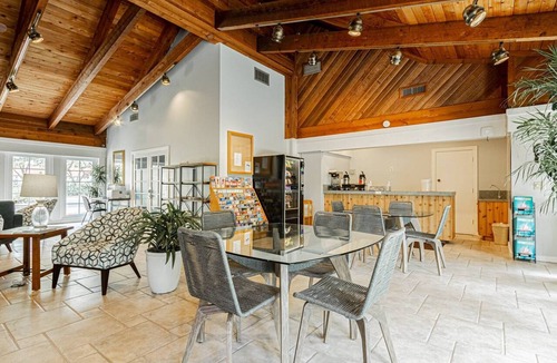Park Shore Condo | Park Shore Resort-EXTENSIVE HIGH END LUXURIOUS RENOVATION! 1.25 Miles to Beach!