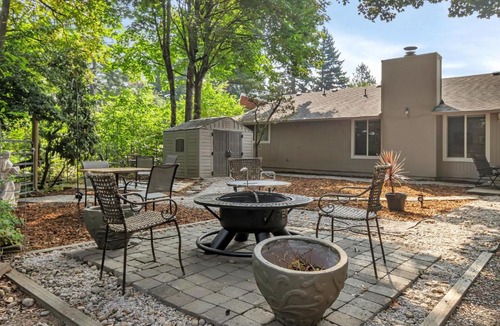 Gresham House | Peace & Serenity in Gresham! Sleek Home w/Yard