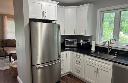 Concord Condo | Peaceful 2-bedroom condo in Concord right off I-93