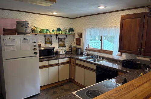 Pickerel Cabin | Peaceful 4 Bedroom Cabin on Pickerel Lake!