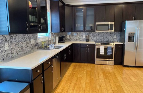 Southeast House | Peaceful Haven - 4bedroom - Home for the World Traveler