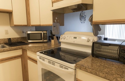 Milford Apartment | Peaceful Hidden Gem Near The Beach Ideal For Longer Stays