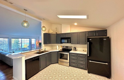 Union Cottage | Peaceful Hood Canal Cottage with Water Views Near Alderbrook Resort