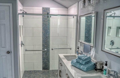 Georgetown Cottage | Peaceful one bedroom Retreat with comfy king bed, in charming Georgetown, Texas