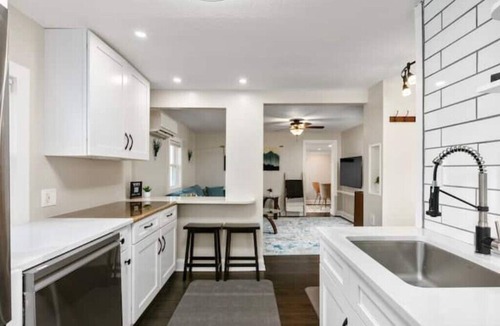 Fletcher Apartment | Peaceful Private Lane, Minutes to Airport, Modern & Cozy