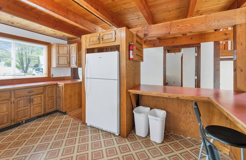 Meredith House | Peak Foliage Awaits Pet-Friendly Lake Waukewan Escape Meredith NH Fall 2026