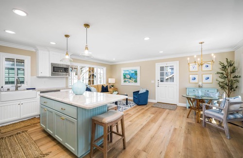 Newport Beach House | Perfect 1 Bedroom Home in Central Corona Del Mar