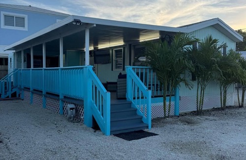 Key Largo Village House | Perfect 1-bedroom mobile home in Key Largo for your getaway