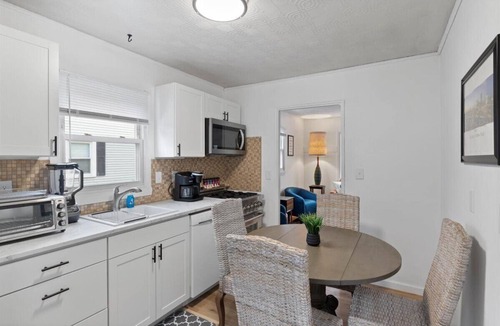 Rochester House | Perfect 2-bedroom house in Rochester walking distance to UofR and hospitals