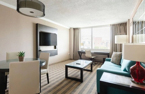 West End Apartment | Perfect DC Stay | Full Kitchen + Wi-Fi | Walk to National Monuments & Georgetown