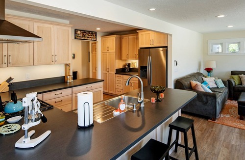 Hood River House | Perfect for GROUP gatherings! Short walk to Downtown HR, river views