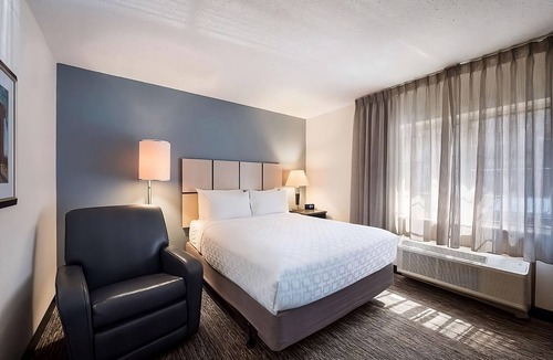 Libertyville House | Perfect for Groups! 4 Cozy Hotel Suites with Kitchens! Pet-Friendly and Private Parking!