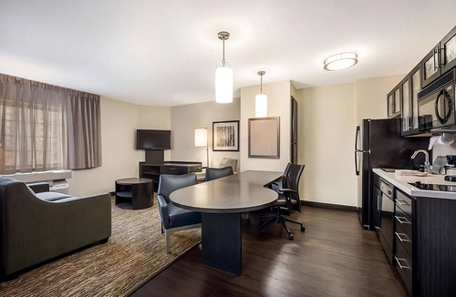 Libertyville House | Perfect for Groups! 4 Cozy Hotel Suites with Kitchens! Pet-Friendly and Private Parking!