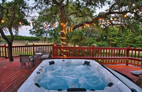 West Oak Hill House | Perfect Getaway! Private Pool, Hot Tub & Dog Run 15 Min to Downtown - CITY VIEWS
