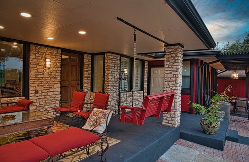 West Oak Hill House | Perfect Getaway! Private Pool, Hot Tub & Dog Run 15 Min to Downtown - CITY VIEWS