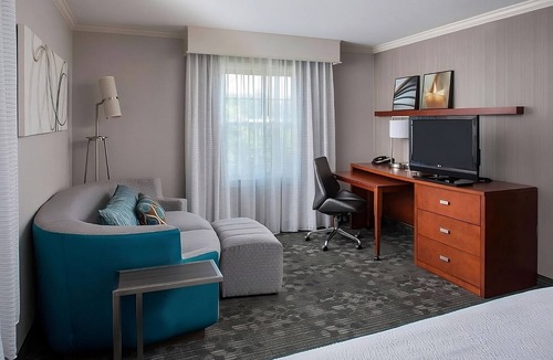 South Lowell Hotel | Perfect Stay to Relax in a Junior Suite!