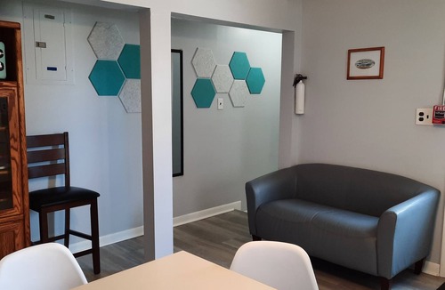 Matunuck Apartment | Pet Friendly 1 bedroom walk to beach in Matunuck RI White Wave at the Marilla