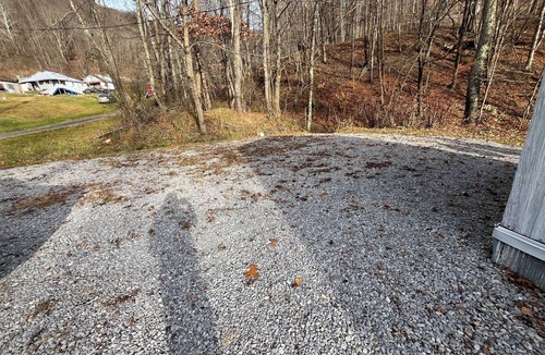 Northfork House | Pet Friendly 2-bedroom mobile home in Crumpler minutes from HMT's Indian Ridge