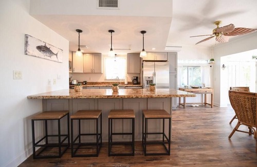 Venetian Shores House | Pet Friendly 3 Bedroom in Venetian Shores Sleeps 6