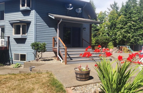 South Bend House | Pet-Friendly, 3 BR, Air Conditioned w/spectacular WA Coastal View