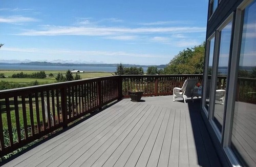 South Bend House | Pet-Friendly, 3 BR, Air Conditioned w/spectacular WA Coastal View