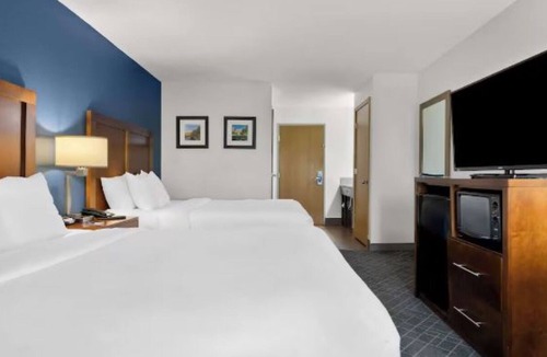 Joliet Hotel | Pet-Friendly Hotel Stay Near Route 66 Raceway & Chicagoland Speedway