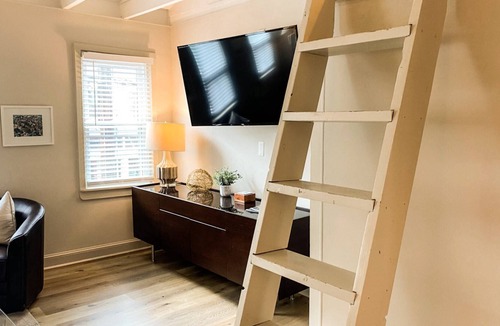 Eastport Apartment | Pet-friendly Loft in popular Eastport on 2nd Floor