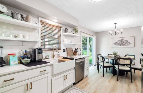 Cuyahoga Falls House | Pet-Friendly Ranch | Patio | Near CVNP | Sleeps 6
