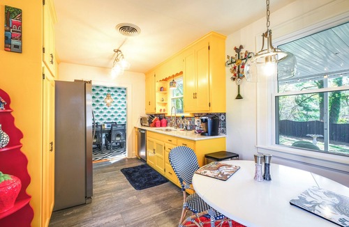 Roanoke House | Pet-Friendly Roanoke Retreat w/Theater