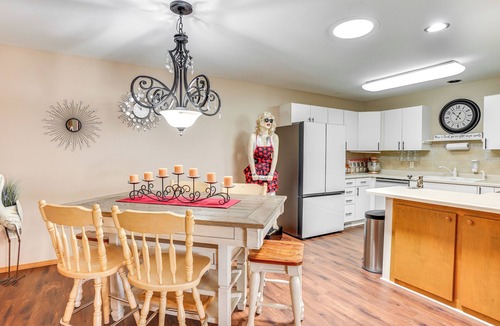 Sheboygan House | Pet-Friendly Sheboygan Home: 4 Mi to Lake Michigan