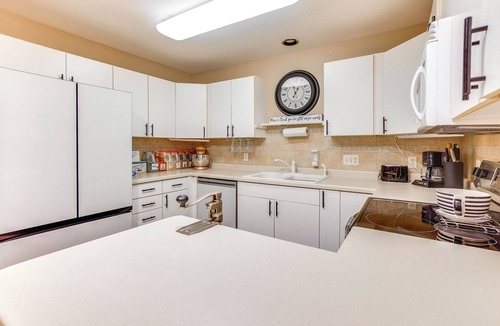 Sheboygan House | Pet-Friendly Sheboygan Home: 4 Mi to Lake Michigan
