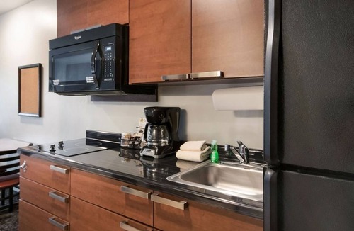 Sturtevant Hotel | Pet-Friendly Unit w/Kitchenette Near Racine Parks