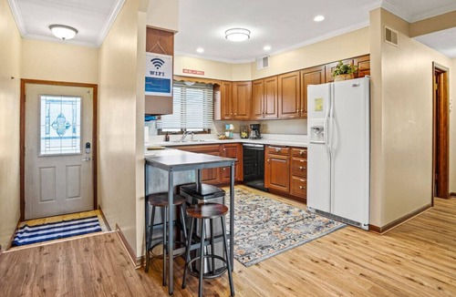 Lakeview House | Pewaukee Lake | Sunsets | Dogs | Beach | Good Vibes