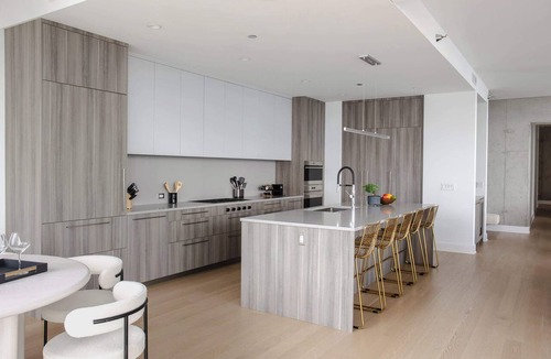 The Loop Apartment | PH w/Bean & Lake Views, An Elite Stay