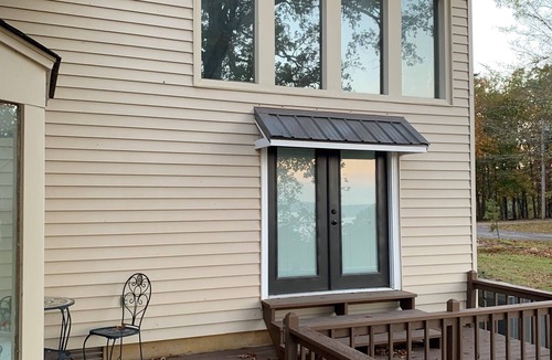 Iuka House | PICKWICK BAILIWICK - A PEACEFUL RETREAT OVERLOOKING PICKWICK LAKE + RV HOOKUP