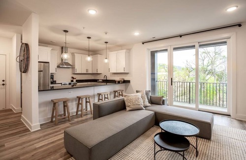 Batesville Apartment | Piedmont Place 401 | Spacious 2-Bedroom Condo in Crozet