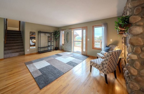 Renner House | Pinecone Acres Lodge w/Hot Tub - Sleeps 9