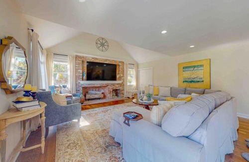 West Barnstable House | Plum Paradise