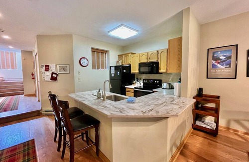 Hidden Valley Condo | Pool Access | Fireplace, Deck & A/C