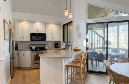 Fontana Condo | Pools & Beach! Briarwood Serenity at Abbey Springs
