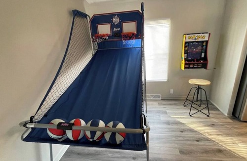 Norwalk House | Pop A Shot Game/Cedar Pt/Kalahari/Summit Race/Sports park
