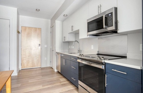 Boston Apartment | Premium Burlington Jr 1BR w/Gym & W/D, nr Dining & Shops, by Blueground