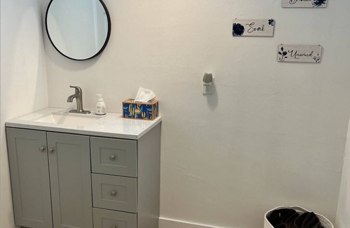 Creswell Apartment | Prime Quick Stop: 1-Bedroom Apartment Close to I-5, Dining, and Fuel.