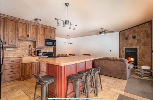 Sauk Centre House | Private 40-Acre Cabin + Indoor Pickleball & Trails
