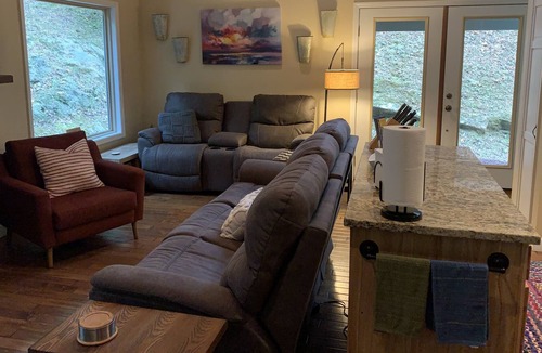 Marble House | Private and Peaceful Mountain Getaway -Creekside, Firepit &Outdoor Life&HotTub