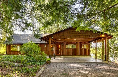 Burley House | Private Beach Access! Group-Friendly Getaway!