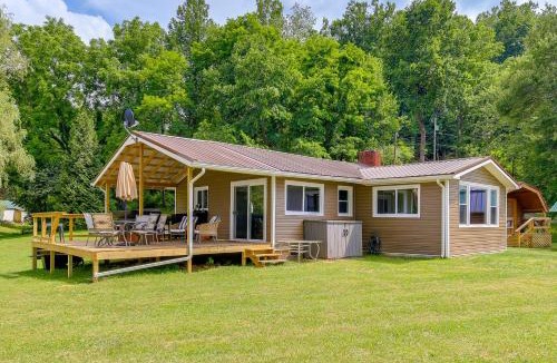 Hiwassee House | Private Beach! Home w/2 Guest Cabins in Hiwassee