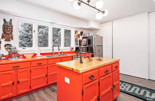 Solon Mills House | Private Cabin with Scenic Nature Views in Richmond