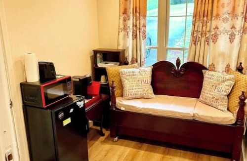 Lynchburg House | Private, Charm, & Unique Stay