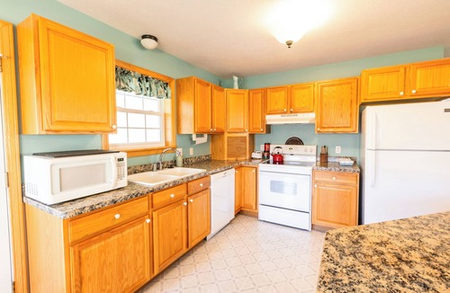 Kingsville Cottage | Private Guesthouse at Woodsong Acres